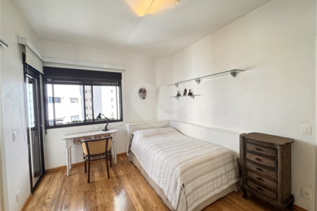 Higienópolis: Apartamento de 350 m2, 4 suítes, 5 vagas.