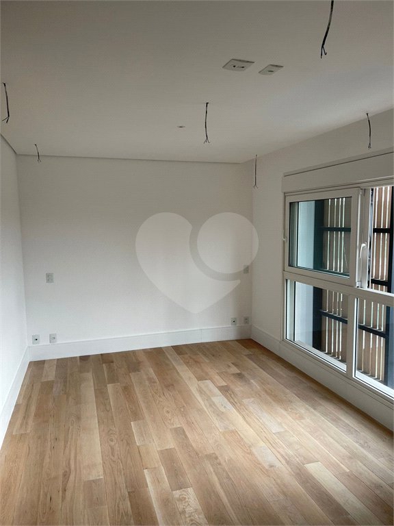 Apartamento à venda com 3 suítes em Moema, São Paulo, SP