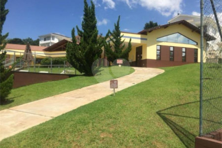 Condomínio à venda com 4 quartos, sendo 2 suítes, em Colinas do Paratehy, Mogi das Cruzes, SP