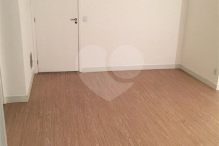 Apartamento à venda com 3 quartos, sendo 1 suíte,  em Jardim Parque Morumbi, São Paulo, SP