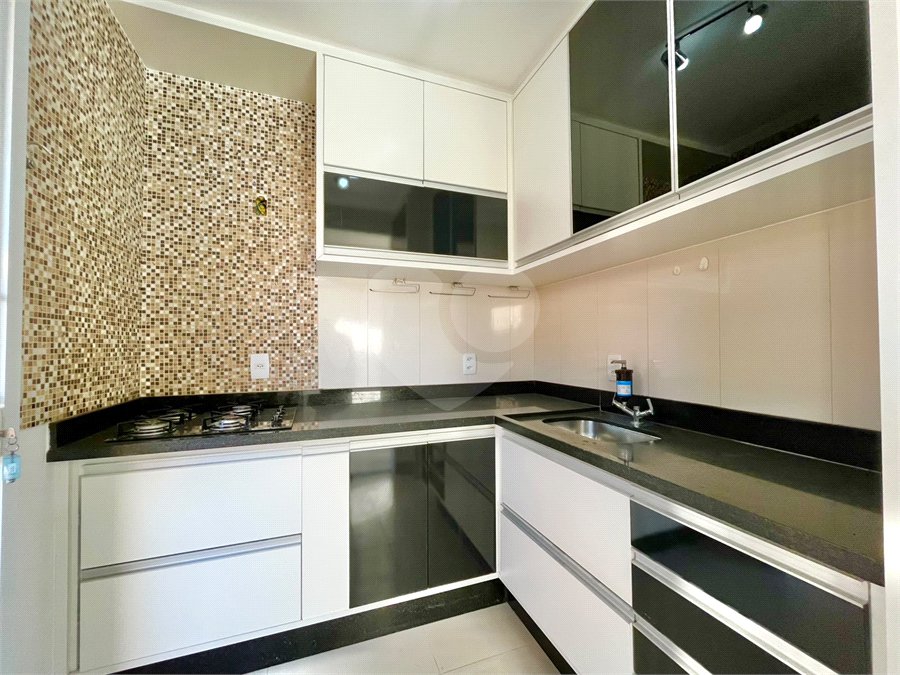 Casa à venda com 3 quartos, sendo 1 suíte, no condomínio Residencial Villa Flora, Votorantim - SP