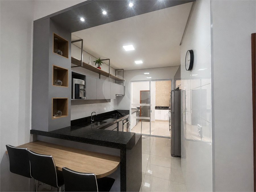 Casa à venda com 3 quartos, sendo 1 suíte, no condomínio Horto Florestal II, Sorocaba - SP