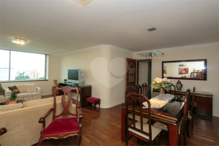 Apartamento à venda com 4 quartos, sendo 1 suíte, em Alto da Boa Vista, São Paulo, SP