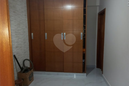 Sobrado à venda com 4 quartos, sendo 2 suítes, em Vila Hamburguesa, São Paulo, SP