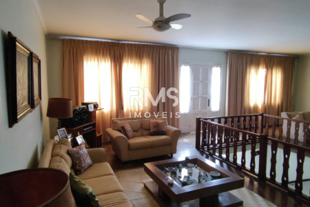 Casa à venda com 4 quartos, sendo 2 suítes,  no Centro, Itu, SP