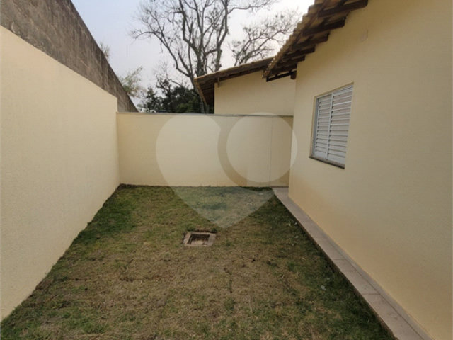 Casa à venda com 3 quartos, sendo 1 suíte,  no condomínio Vale dos Gansos, Mairiporã - SP