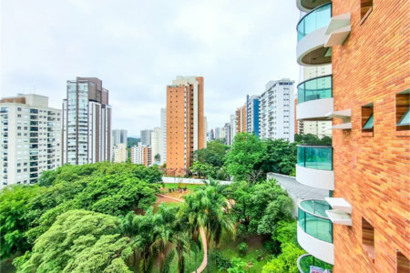 Apartamento à venda com 4 suítes em Vila Suzana, São Paulo, SP