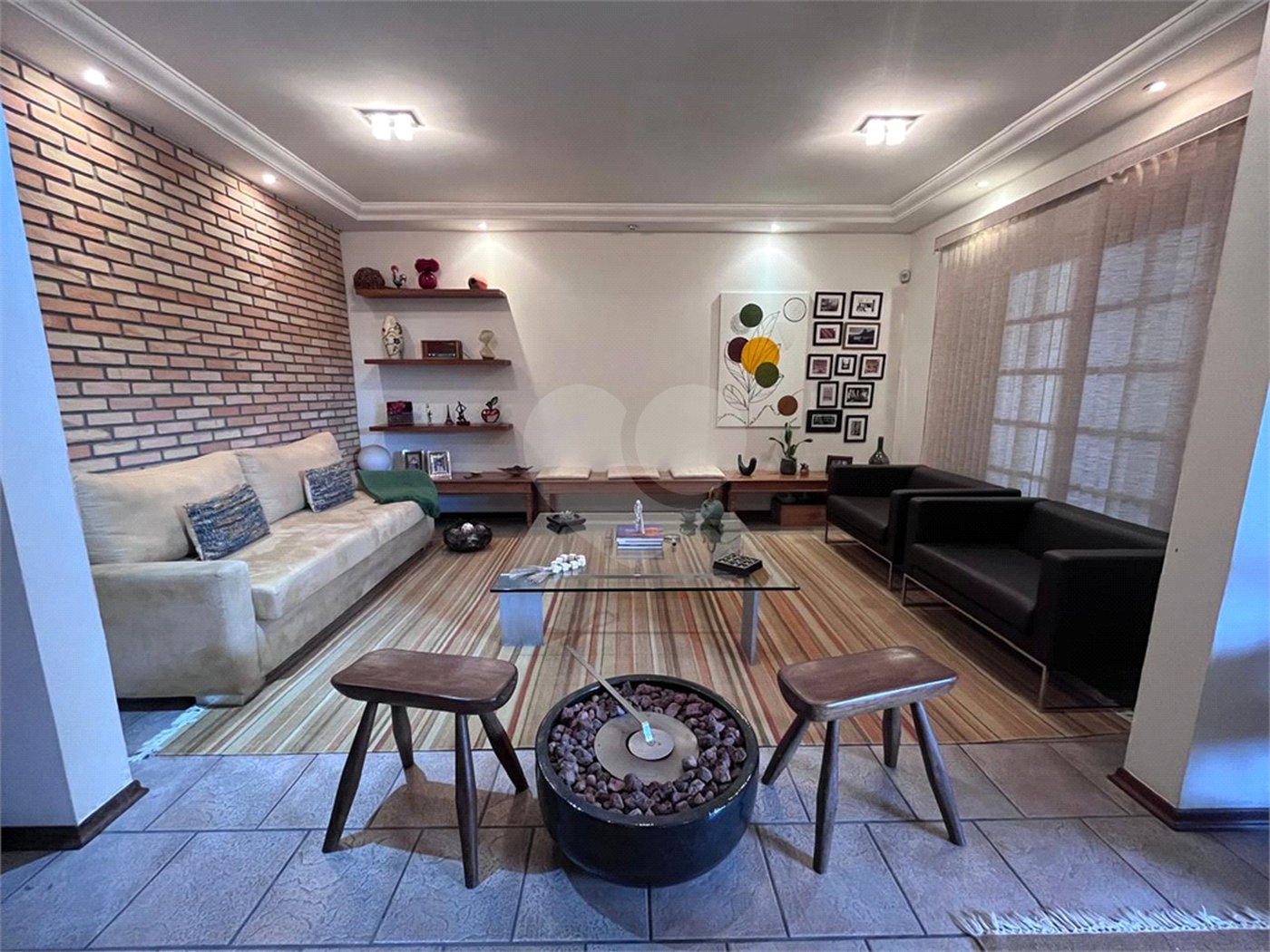 Casa à venda com 4 quartos, sendo 2 suítes, no condomínio Jornalista Américo Ariza, São Paulo - SP
