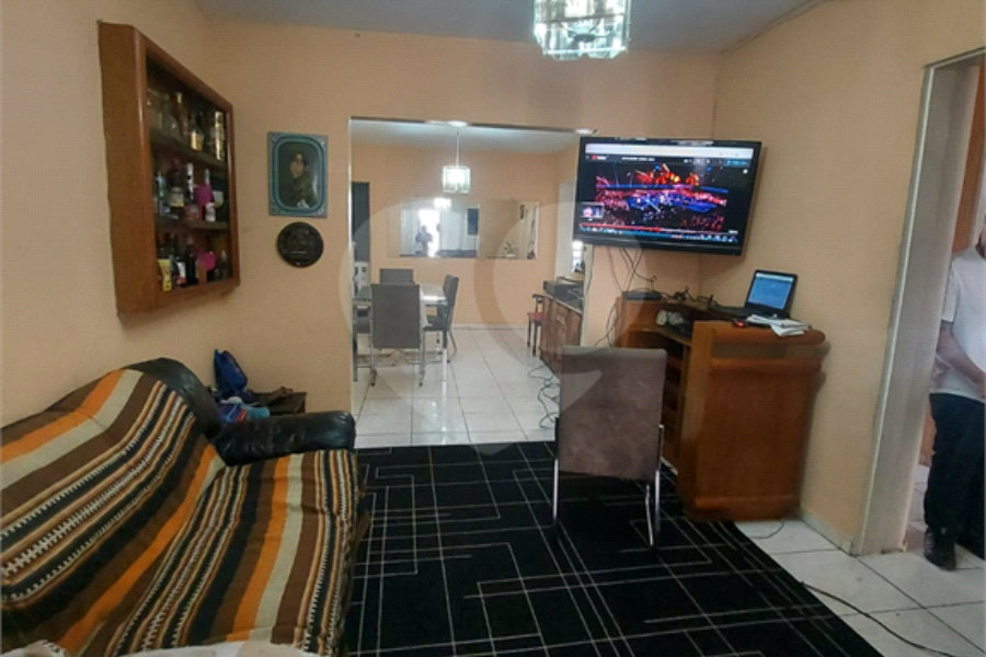Sobrado à venda com 8 quartos no Brasilândia, São Paulo, SP