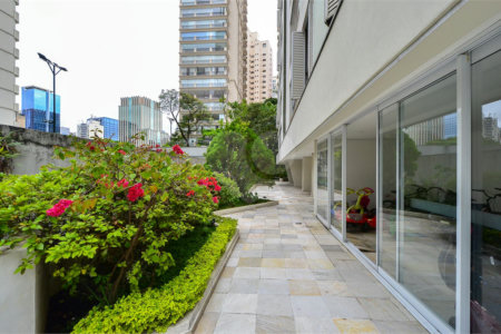 Apartamento à venda com 3 quartos, sendo 1 suíte,  em Itaim Bibi, São Paulo, SP