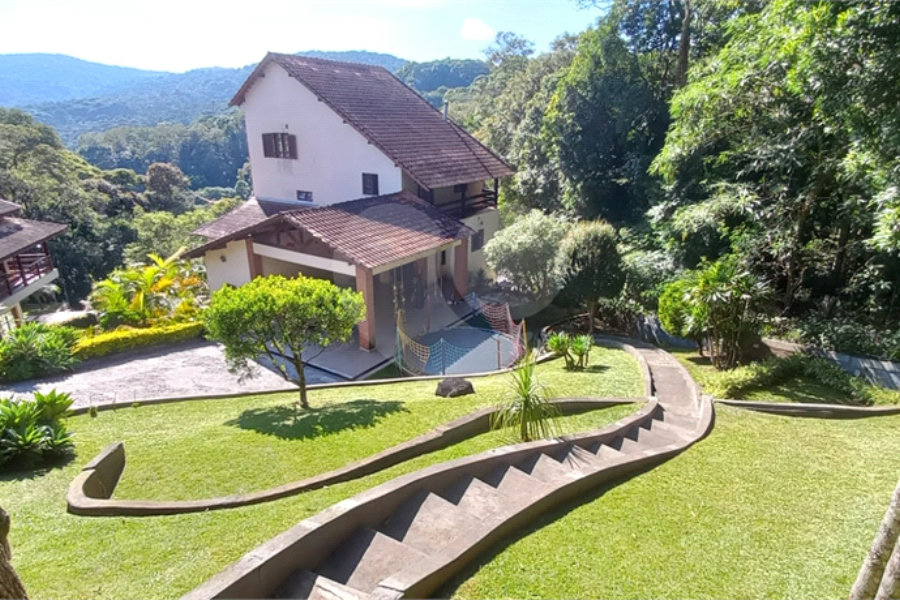 Casa à venda com 4 suítes no condomínio Alpes da Cantareira, Mairiporã - SP