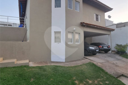 Casa à venda com 3 quartos, sendo 1 suíte, em Vila Capuava, Valinhos, SP