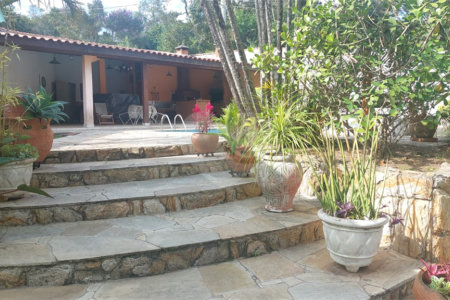 Casa à venda ou para alugar com 5 quartos, sendo 1 suíte, em Cumbari, Mairiporã, SP