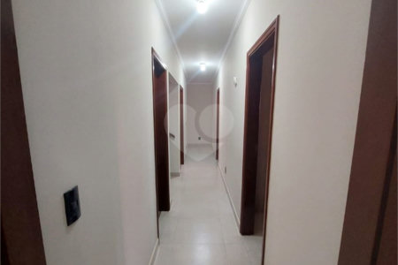 Casa à venda com 4 quartos, sendo 2 suítes, no condomínio Vivendas do Lago, Sorocaba - SP