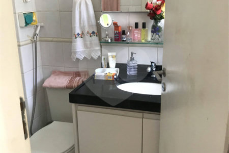 Apartamento à venda com 3 quartos, sendo 1 suíte, em Parque Residencial Aquarius, São José dos Campos, SP
