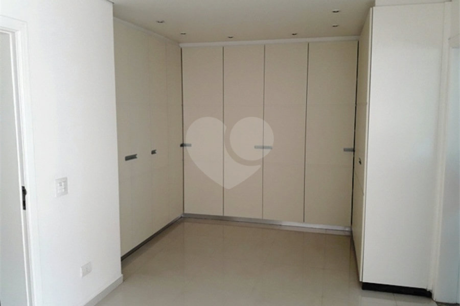 Casa à venda com 4 quartos, sendo 3 suítes, em Santana, São Paulo, SP