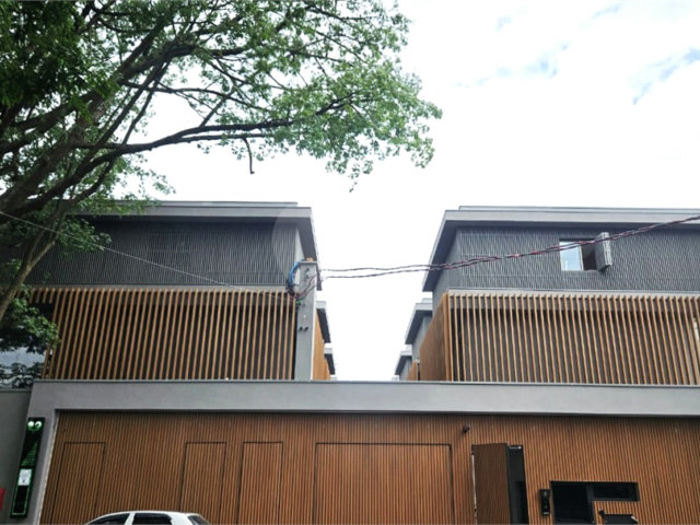 Casa à venda com 4 suítes no condomínio Plm 875, São Paulo - SP