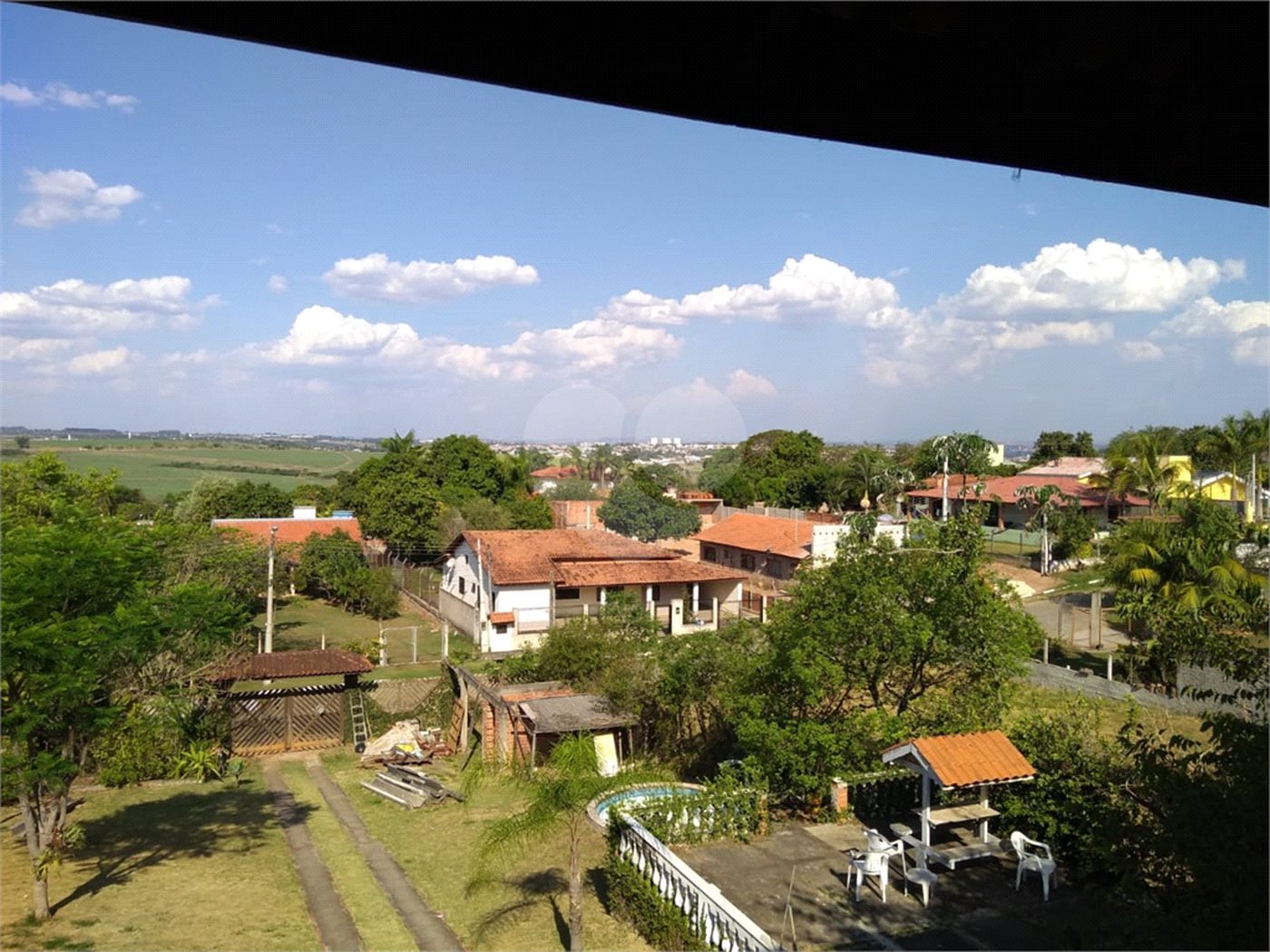 Casa à venda com 5 quartos, sendo 2 suítes, no condomínio Terras de Santa Rosa, Salto - SP