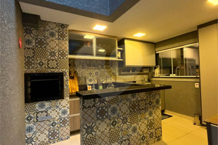 Casa à venda com 3 suítes em Vila Comercial, São Paulo, SP