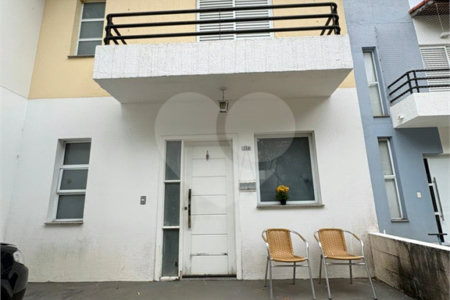 Casa à venda com 3 quartos, sendo 1 suíte, no condomínio New Village, Cotia - SP