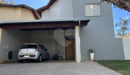 Casa à venda com 4 quartos, sendo 1 suíte, no condomínio Grand Ville, São Carlos - SP