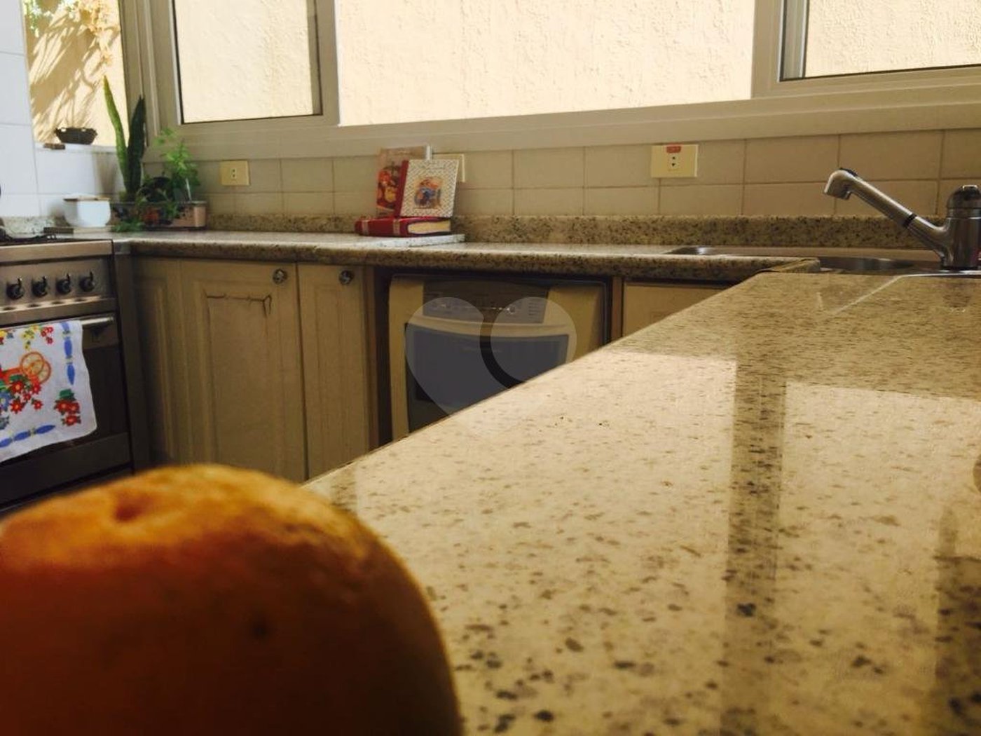 Casa à venda com 5 quartos, sendo 4 suítes, no condomínio Jardim Vitória Régia, São Paulo - SP