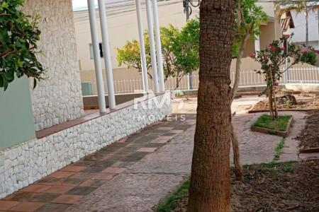 Casa à venda ou para alugar com 3 quartos, sendo 1 suíte,  no Centro, Angatuba, SP