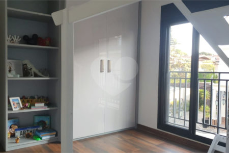 Casa à venda com 4 suítes no condomínio Vila Inglesa, Atibaia - SP