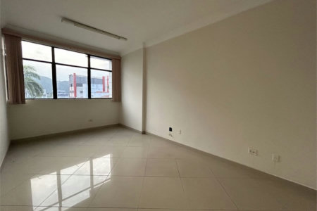 Sala Comercial à Venda no Gonzaga – Avenida Ana Costa – Santos/Sp