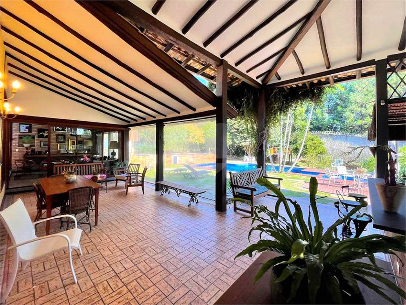 Casa à venda com 4 suítes no condomínio Jardim Mediterrâneo, Cotia - SP