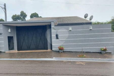 Casa à venda com 3 quartos, sendo 2 suítes, no Centro, Bom Jesus dos Perdões, SP