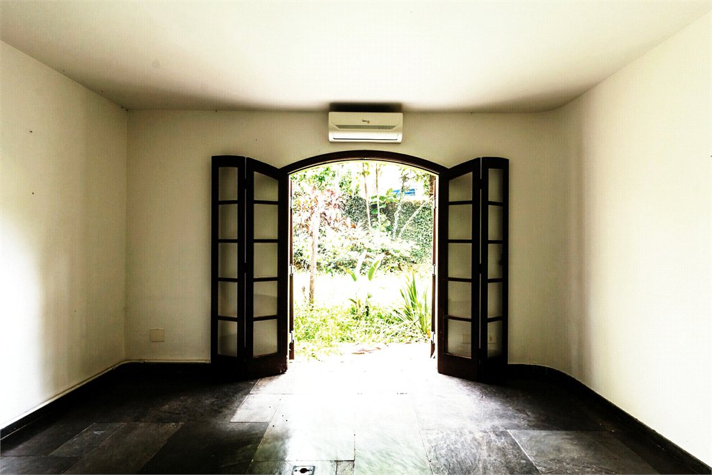 Casa à venda com 4 quartos, sendo 1 suíte, em Jardim das Bandeiras, São Paulo, SP