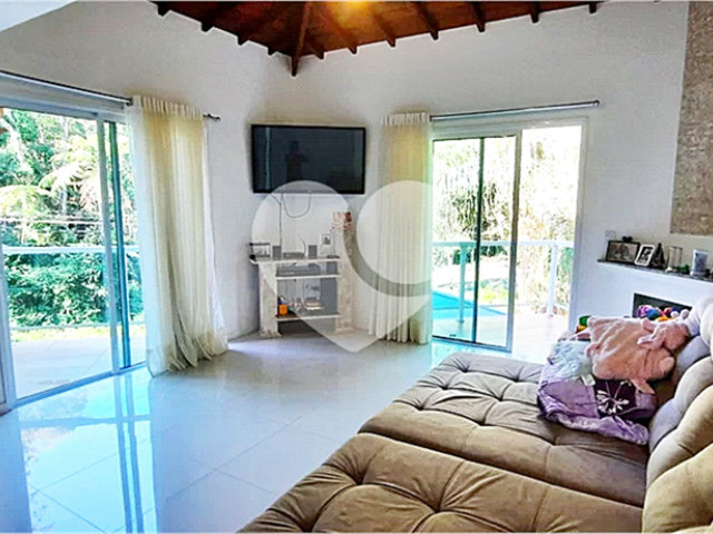 Casa à venda com 4 quartos, sendo 2 suítes,  no condomínio Sausalito, Mairiporã - SP