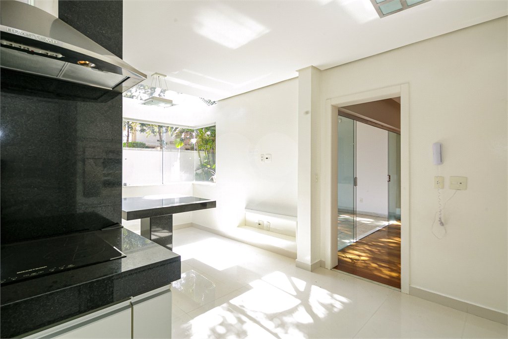 Casa à venda com 3 suítes no condomínio Villaggio Belvedere, São Paulo - SP