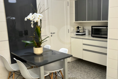 Casa à venda com 4 quartos, sendo 3 suítes, no condomínio Vila Carmel, São Paulo - SP