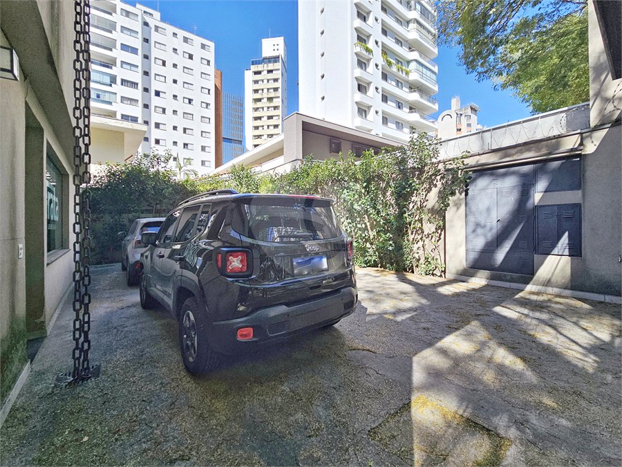 Sobrado à venda ou para alugar com 1 quarto em Campo Belo, São Paulo, SP