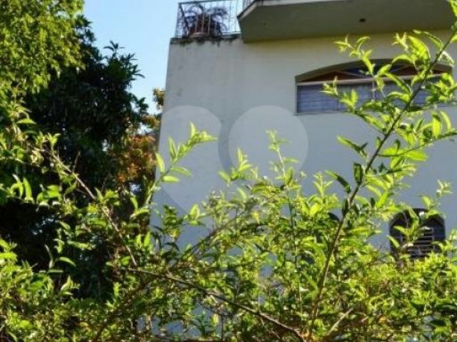Casa à venda com 3 quartos, sendo 1 suíte,  no condomínio Travessa Cacique Apoena,493, São Paulo - SP