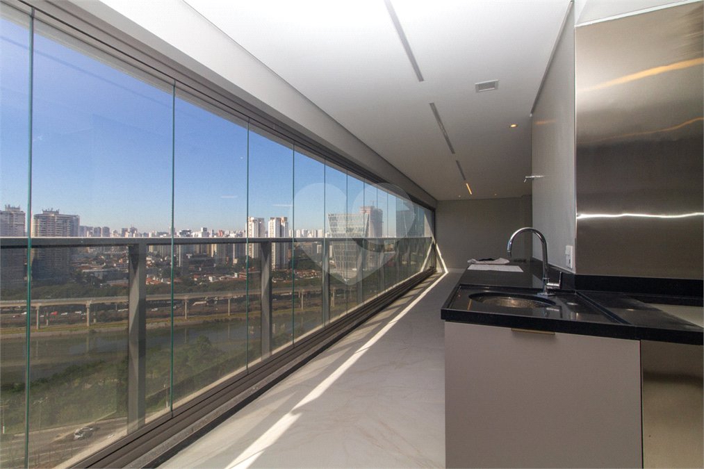 Apartamento à venda ou para alugar com 3 suítes em Jardim Morumbi, São Paulo, SP