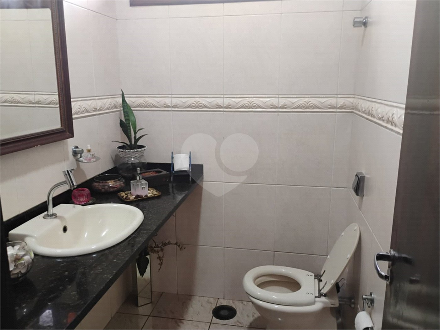 Casa à venda com 3 quartos, sendo 1 suíte,  em Vila Suissa, Mogi das Cruzes, SP