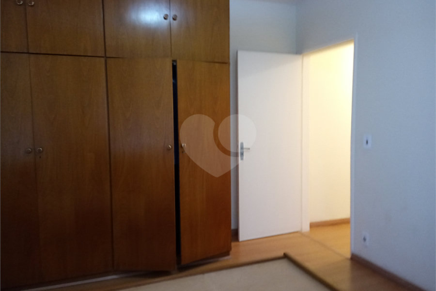 Sobrado à venda com 4 quartos em Horto, São Paulo, SP