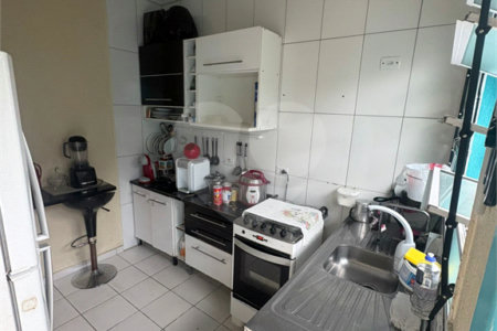 Casa à venda com 2 quartos no condomínio Carvalho Lagares, Poá - SP