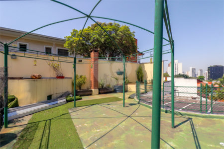 Sobrado à venda com 3 suítes, em Jardim das Bandeiras, São Paulo, SP