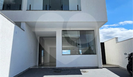 Casa à venda com 3 suítes no condomínio Residencial Green Ville, Rio de Janeiro - RJ