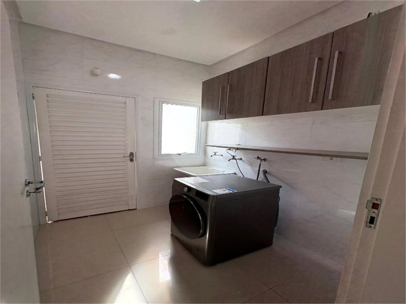 Sobrado à venda ou para alugar com 4 quartos, sendo 3 suítes, em Jardim Pagliato, Sorocaba, SP