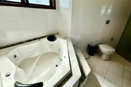 Casa à venda com 4 suítes no condomínio Parque Village Castelo, Itu - SP