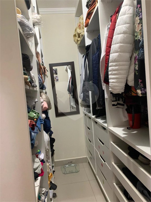 Casa à venda com 3 quartos, sendo 1 suíte, no condomínio Residencial Ponderosa, São Roque - SP
