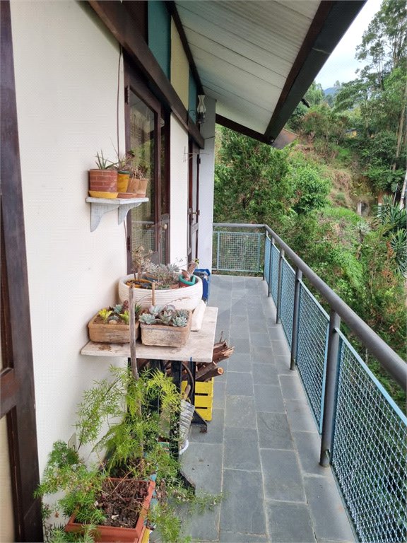 Apartamento à venda com 3 quartos, sendo 2 suítes, em Cônego, Nova Friburgo, RJ