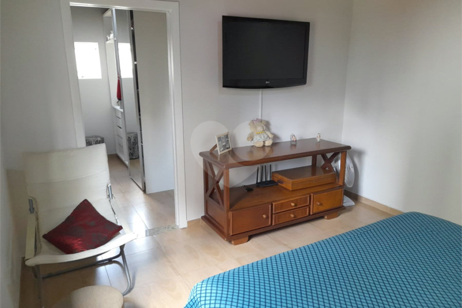Sobrado à venda com 4 quartos, sendo 1 suíte, em Chora Menino, São Paulo, SP