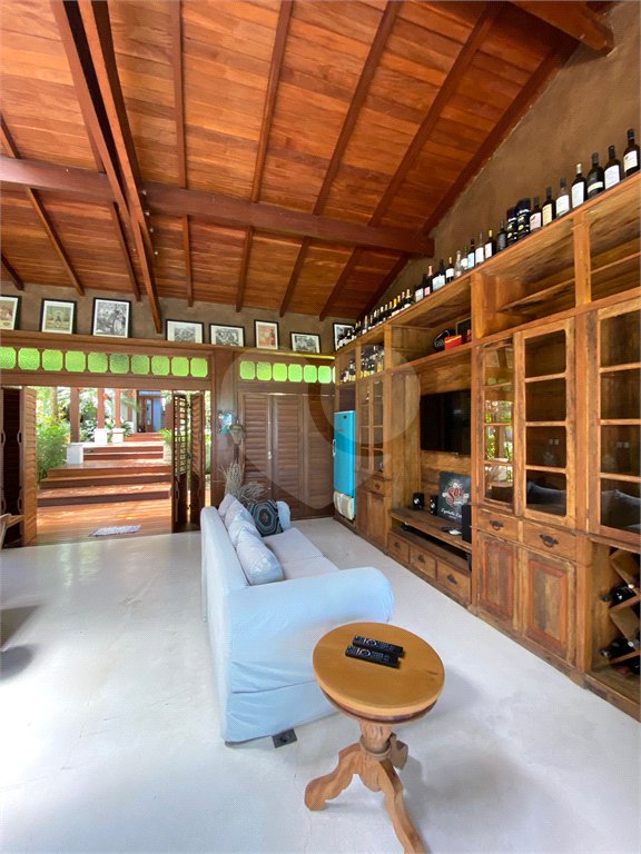 Casa à venda com 4 quartos, sendo 3 suítes, em Campinho, Porto Seguro, BA