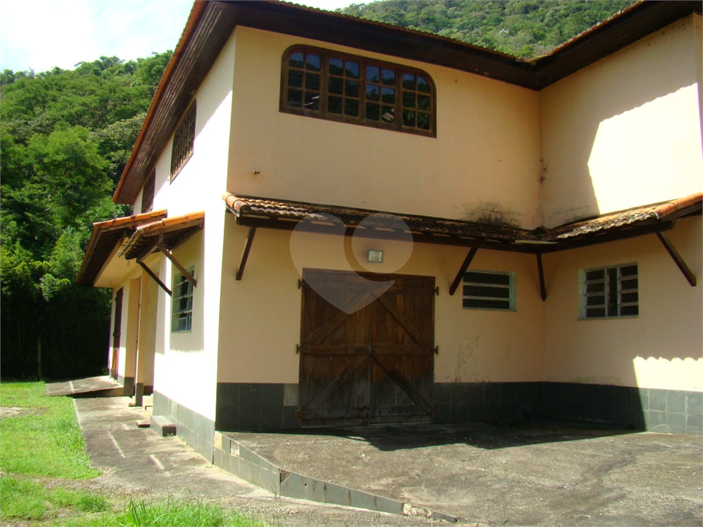 Fazenda à venda com 7 quartos, sendo 3 suítes, em Professor Souza, Casimiro de Abreu, RJ